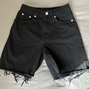 H&M black shorts